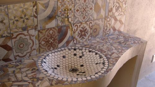 Counter  Basin - hand cast<br>150 x 50cm